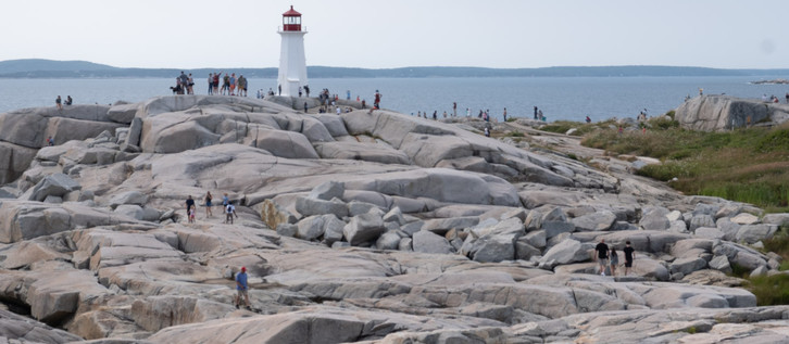 Peggy’s cove, crawling with tourists