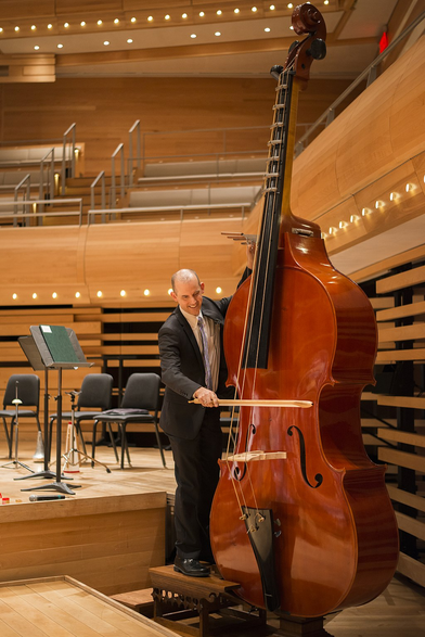 Eric Chappell of the Montreal Symphony Orchestra playing the orchestra's octobass

Author: Orchestre symphonique de Montréal (Antoine Saito) 

This file is licensed under the Creative Commons Attribution-Share Alike 4.0 International license.
