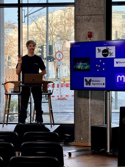 Sebastian from Flashes does a tech check before starting. NorthSky, Gander, Bluesky, Blacksky and Mastodon logos on screen. 